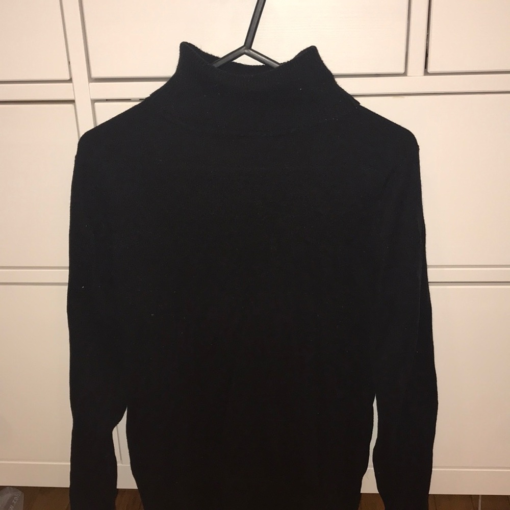 Long-sleeve Black Turtleneck !!